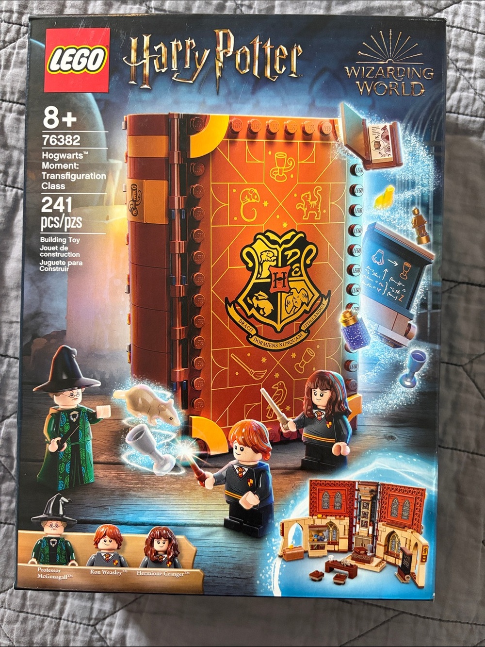 Lego Harry Potter Hogwarts Crest Book Set — Brown & Gold